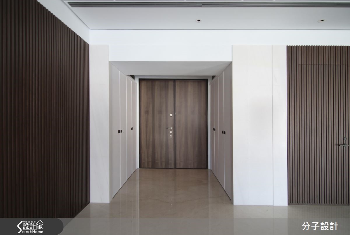 80 坪現代風居家，設計師透過格局重塑導入室外光源，